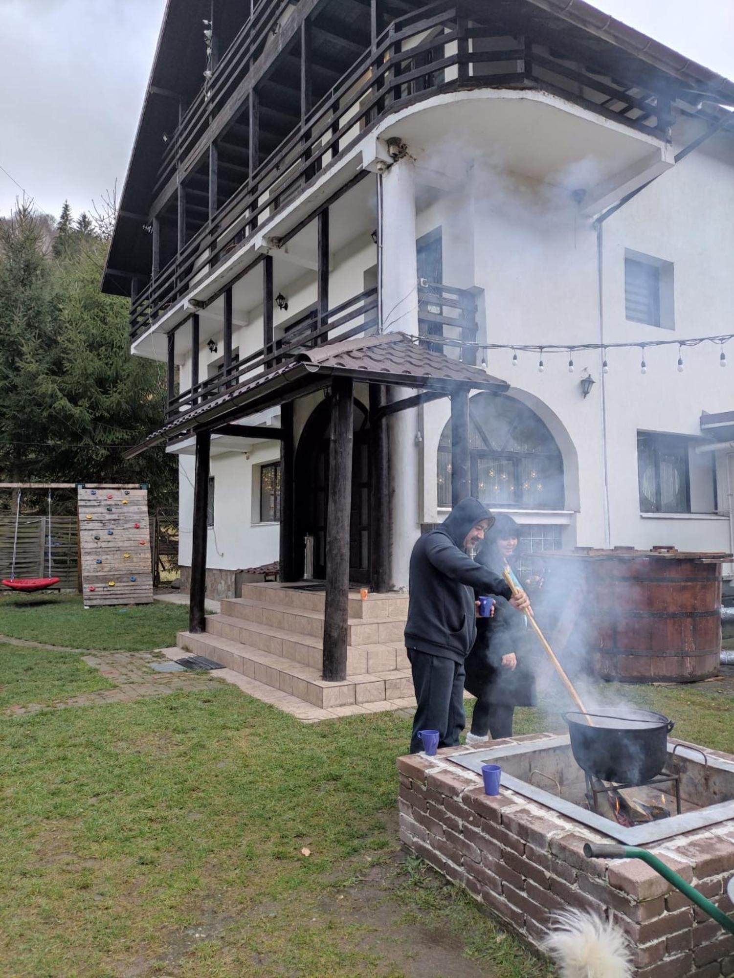 Casa Haiducilor Satic Rucăr Exterior foto
